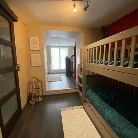Independant Dans Maison Apartment *